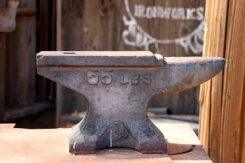 ferronnier-LA ROQUE ESCLAPON-min_anvil-416186